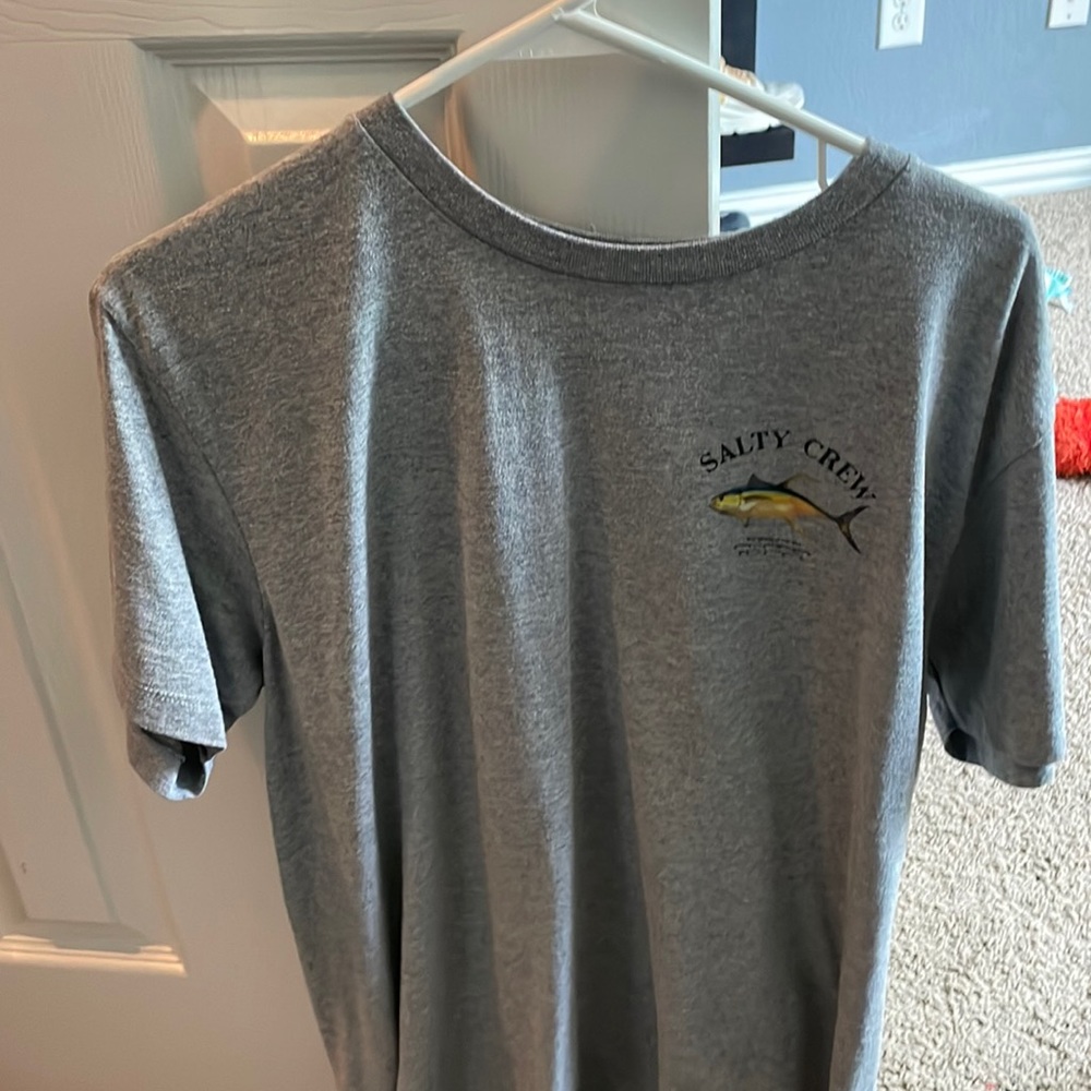 Large salty crew tee